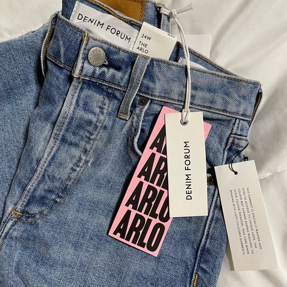 ARITZIA DENIM FORUM ARLO STRAIGHT JEAN 30L - Picture 2 of 3